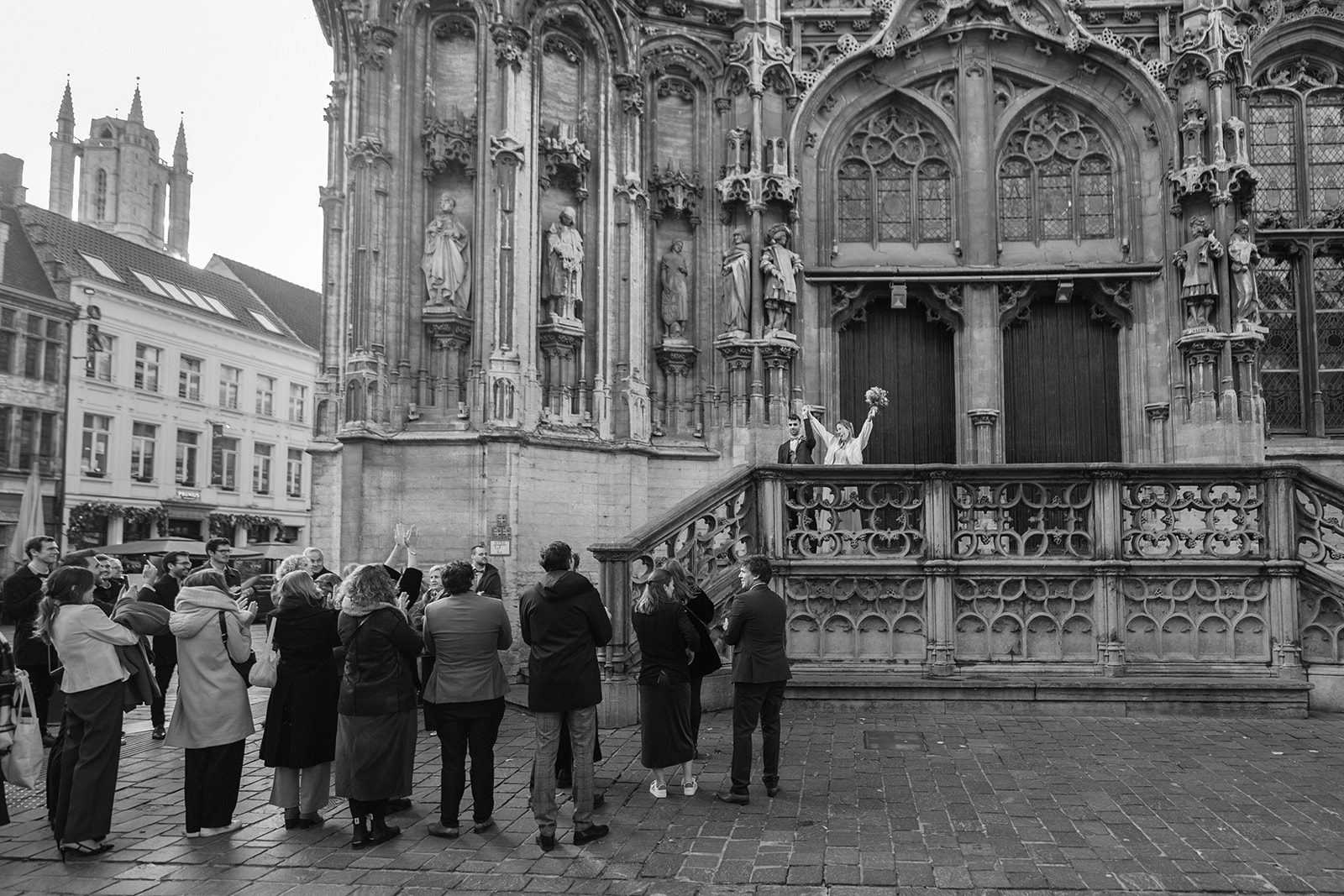 Huwelijk in Gent, verlaten van het stadhuis